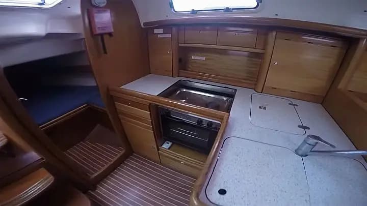 Bavaria 37 in Lefkada / Nikiana Marina - Photo 5