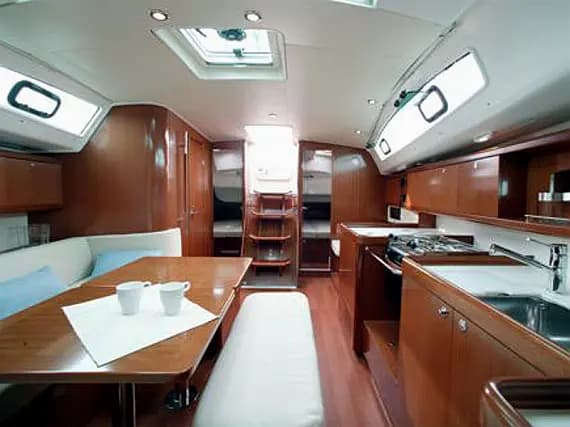 Oceanis 40 in Volos / Port of Volos - Photo 3