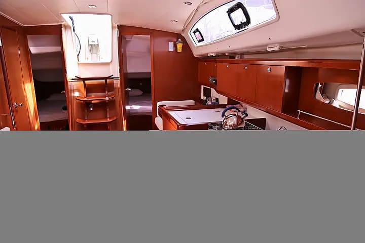Oceanis 40 in Volos / Port of Volos - Photo 4