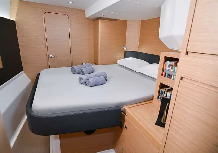 Dufour Catamaran 48 in Sicily / Capo d'Orlando Marina - Photo 5