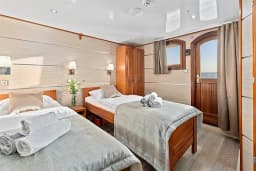 Motoryacht in Split / ACI Marina Split thumbnail 29