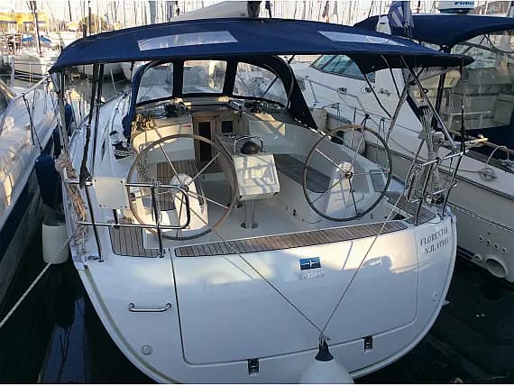 Bavaria Cruiser 37 in Achillio port - Photo 1