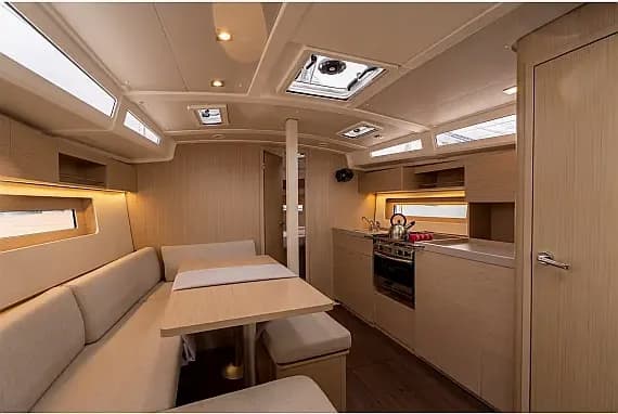 Oceanis 37.1 in Salerno / Marina d'Arechi - Photo 3