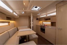 Oceanis 37.1 in Salerno / Marina d'Arechi thumbnail 2