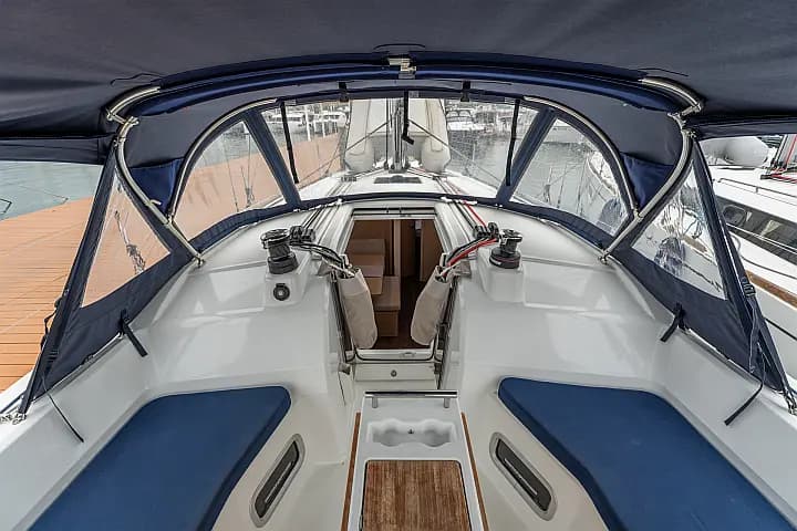 Oceanis 37.1 in Salerno / Marina d'Arechi - Photo 5