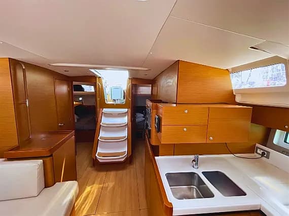 Sun Odyssey 490 in Athens / Alimos Marina - Photo 3