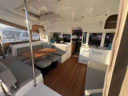 Lagoon 450 Fly in Naples / Darsena Acton thumbnail 18