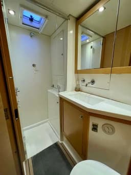 Lagoon 450 Fly in Naples / Darsena Acton thumbnail 21