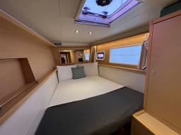 Lagoon 450 Fly in Naples / Darsena Acton thumbnail 24