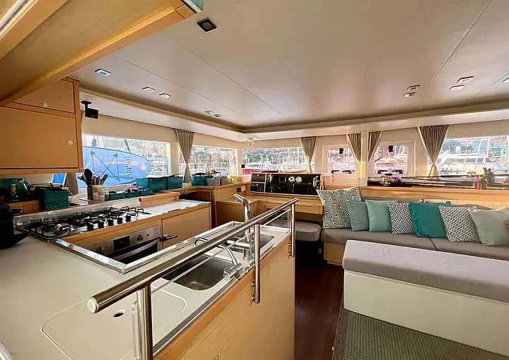 Lagoon 450 Fly in Naples / Darsena Acton - Photo 5