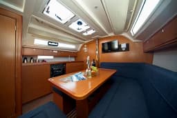 Bavaria Cruiser 41 in Murter / Marina Hramina thumbnail 8