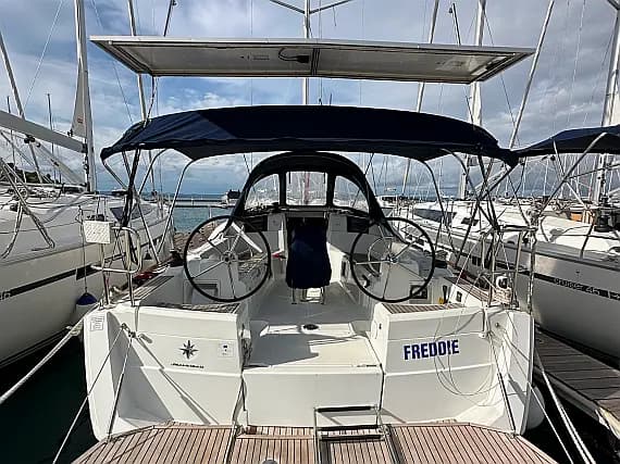 Sun Odyssey 389 in Drage / Marina Drage - Photo 1
