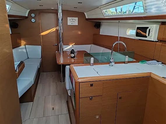 Sun Odyssey 389 in Drage / Marina Drage - Photo 3