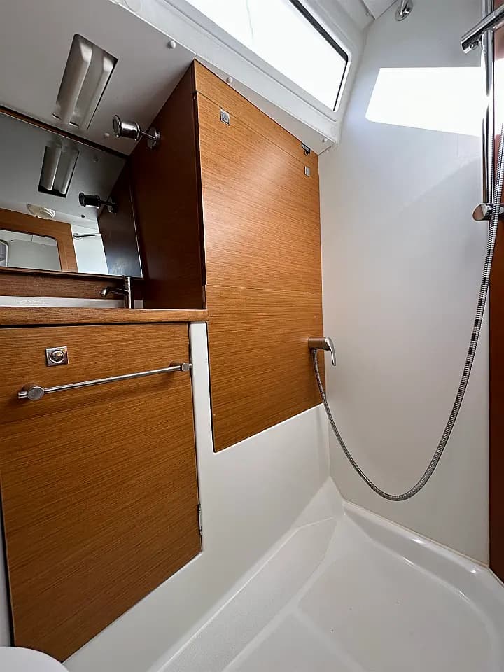 Sun Odyssey 389 in Drage / Marina Drage - Photo 4