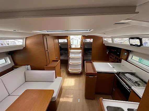 Sun Odyssey 440 in Mallorca / Palma de Mallorca / La Lonja Marina Charter - Photo 3