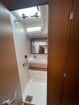 Sun Odyssey 440 in Mallorca / Palma de Mallorca / La Lonja Marina Charter thumbnail 23