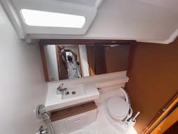 Sun Odyssey 440 in Mallorca / Palma de Mallorca / La Lonja Marina Charter thumbnail 24