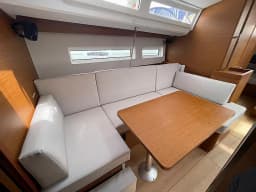 Sun Odyssey 440 in Mallorca / Palma de Mallorca / La Lonja Marina Charter thumbnail 25