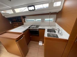 Sun Odyssey 440 in Mallorca / Palma de Mallorca / La Lonja Marina Charter thumbnail 26