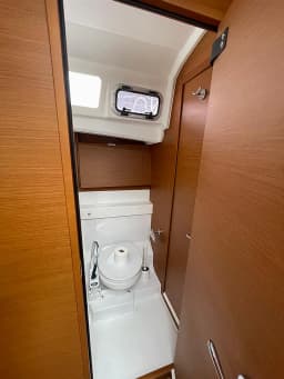 Sun Odyssey 440 in Mallorca / Palma de Mallorca / La Lonja Marina Charter thumbnail 32