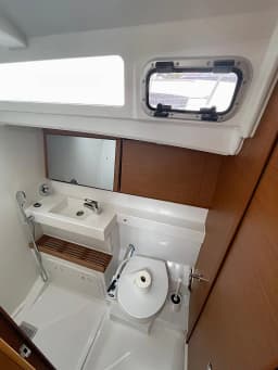 Sun Odyssey 440 in Mallorca / Palma de Mallorca / La Lonja Marina Charter thumbnail 33