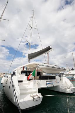 Lagoon 46 in Salerno / Marina d'Arechi thumbnail 5