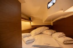 Oceanis 34.1 in Salerno / Marina d'Arechi thumbnail 10
