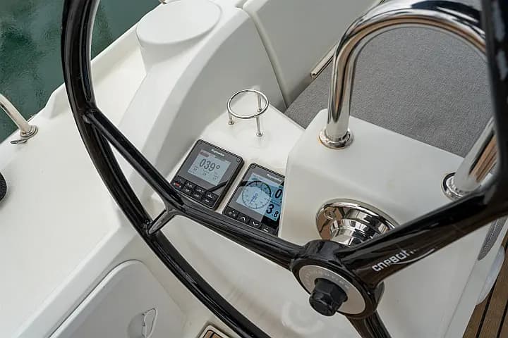 Oceanis 34.1 in Salerno / Marina d'Arechi - Photo 4