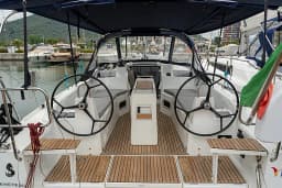Oceanis 34.1 in Salerno / Marina d'Arechi thumbnail 5