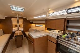 Oceanis 34.1 in Salerno / Marina d'Arechi thumbnail 6