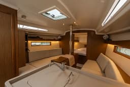 Oceanis 34.1 in Salerno / Marina d'Arechi thumbnail 7