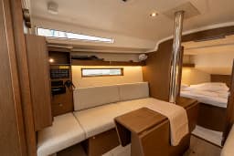 Oceanis 34.1 in Salerno / Marina d'Arechi thumbnail 8