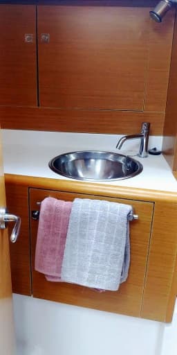 Sun Odyssey 409 in Baška Voda / Marina Baška Voda thumbnail 4