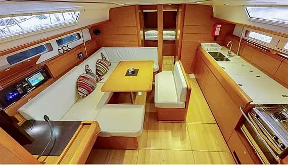 Sun Odyssey 469 in Athens / Alimos Marina - Photo 3