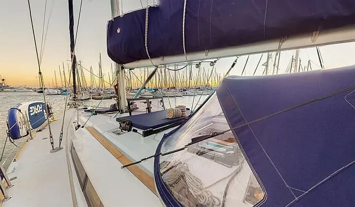 Sun Odyssey 469 in Athens / Alimos Marina - Photo 4