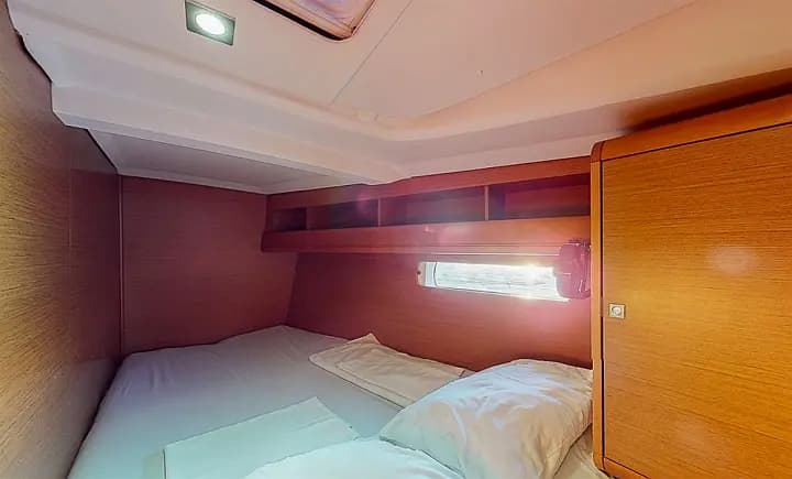 Sun Odyssey 469 in Athens / Alimos Marina - Photo 5