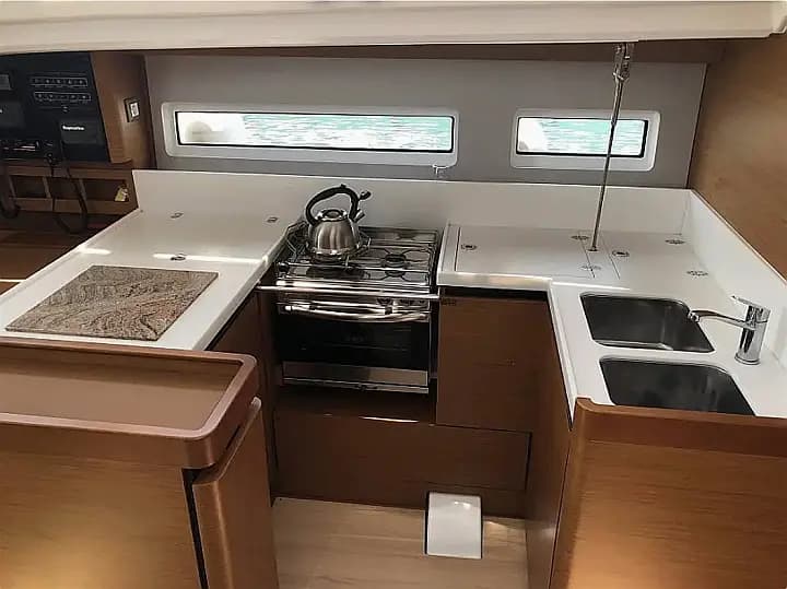 Sun Odyssey 440 in Lefkada / D-Marin Marina Lefkas - Photo 5