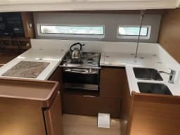 Sun Odyssey 440 in Lefkada / D-Marin Marina Lefkas thumbnail 4