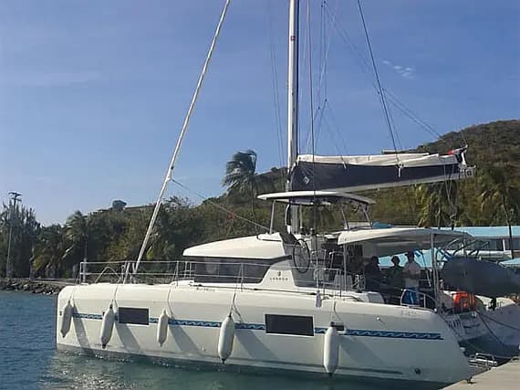 Lagoon 42 in Guadeloupe / Pointe-à-Pitre / Marina Bas-du-Fort - image 1
