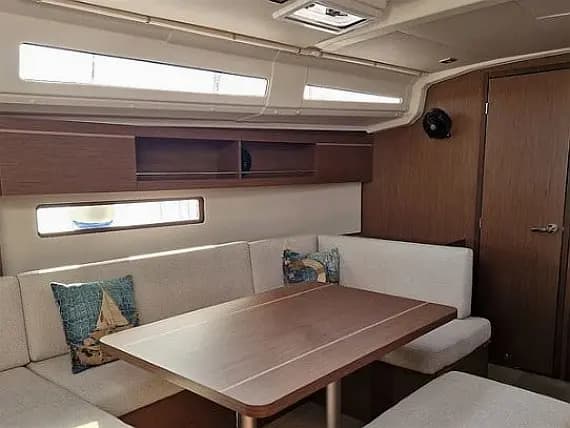 Oceanis 40.1 in Athens / Alimos Marina - Photo 3