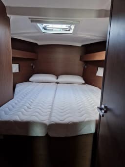 Oceanis 40.1 in Athens / Alimos Marina thumbnail 5