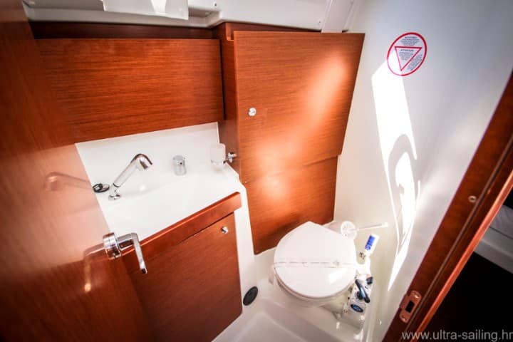 Oceanis 35 in Pomer / ACI Marina Pomer - Photo 4