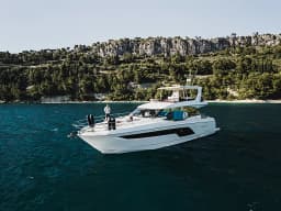 Prestige 590 Fly in Split / ACI Marina Split thumbnail 6