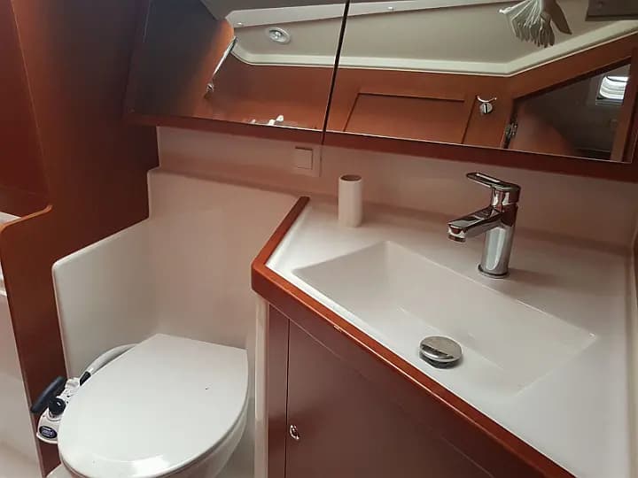 Oceanis 41.1 in Puntone / Marina di Scarlino - Photo 5