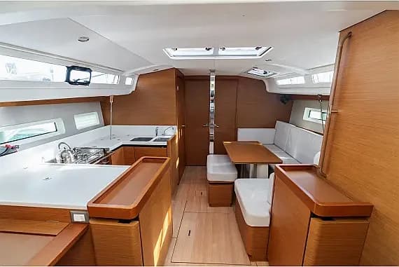 Sun Odyssey 440 in Sicily / Furnari / Marina Portorosa - Photo 3