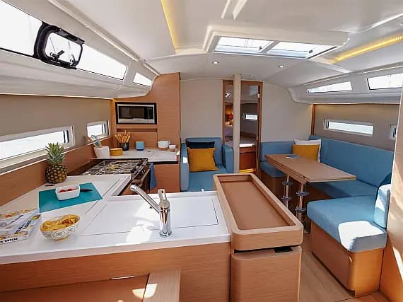 Sun Odyssey 410 in Athens / Alimos Marina - Photo 4
