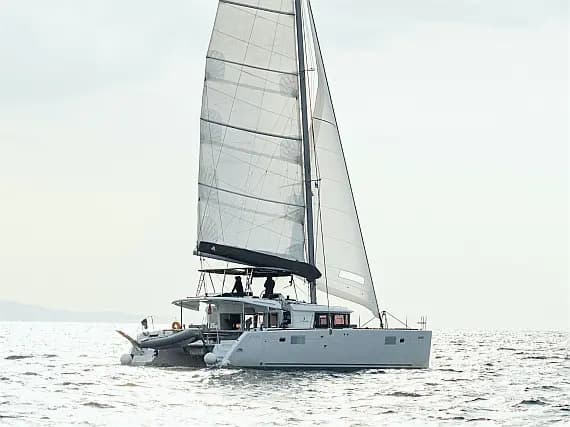 Lagoon 450 Fly in Athens / Alimos Marina - Photo 1