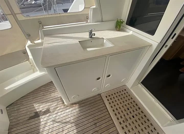 Lagoon 440 in Rome / Marina di Nettuno - Photo 4