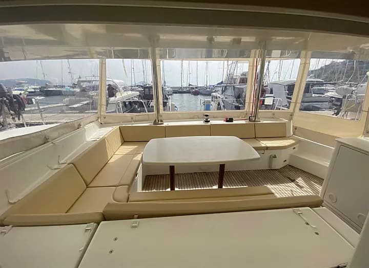 Lagoon 440 in Rome / Marina di Nettuno - Photo 5