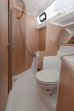 Oceanis 41.1 in Lefkada / D-Marin Marina Lefkas thumbnail 3